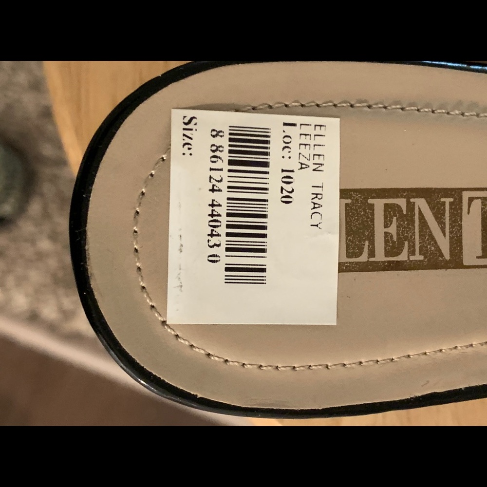 Shoes - Picture 3 of 4